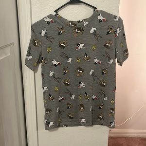 Size Medium Looney Tunes Gray Shirt